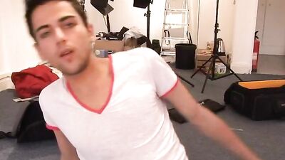 PornBoy: Muscle Men Hook-up in the Bedroom!