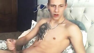 Tattooed Hunk Online: Webcam Sexcapades Unleashed!