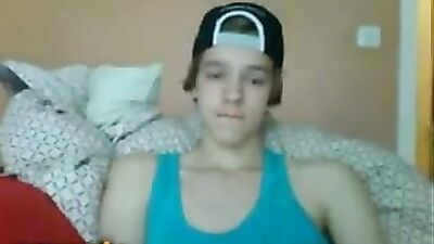 Cumshot Handjob Solo - The Cute Wanking Guy!