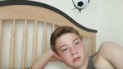 Beat It In Bed - Solo Web-Cam Porn Video