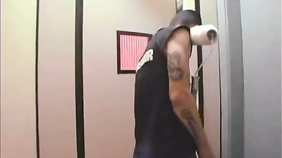 Massage Going Good: An Intense Bareback Cum Shot Experience