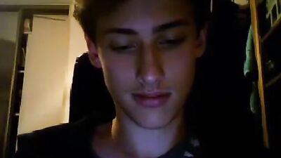 Gay Cute Solo Web-Cam Room - Get ready for the ultimate web-cam experience with this hot stud who knows how to please himself and you!