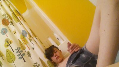 Golden Showers: The Ultimate Pee-Fetish Solo