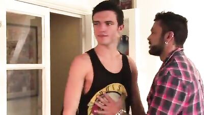 Gay Porn: Rogan Richards Scopa Un Ragazzo - The Ultimate Gay Sex Experience