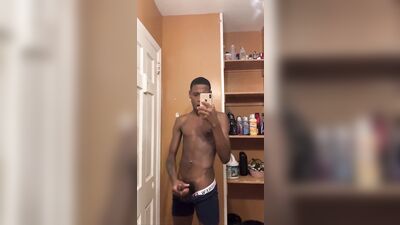 Jacking Off With The Amateur Black Quickie!