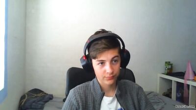 Danish Amateur Headset Boy Masturbates Again!