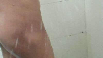 Asian Pride : Explosive Solo Shower