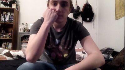 Bubble Butt Twink Exposes His Curves in All-New Gay Porn Video!