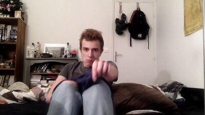 Bubble Butt Twink Exposes His Curves in All-New Gay Porn Video!