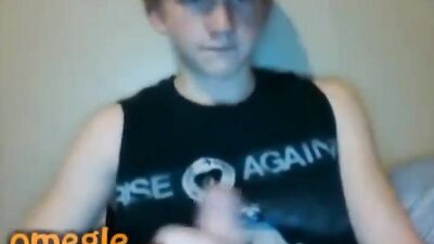 Redhead Web-Cam Solo: Sleeveless Ginger Lad Jos Hot Show!