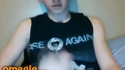 Redhead Web-Cam Solo: Sleeveless Ginger Lad Jos Hot Show!