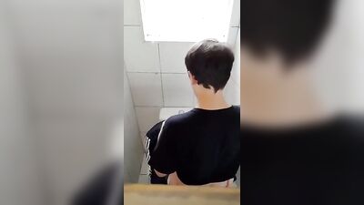 Amateur Bathroom Oral Sucking: Friends Gone Wild!