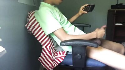 Selfie Office Chair Gay Teen Porn Boy: The Ultimate Web-Cam Experience!