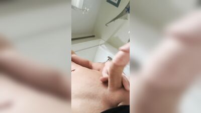 Young Jackoff Before His Shower - Muscle Boys Amateur Big Cocks!