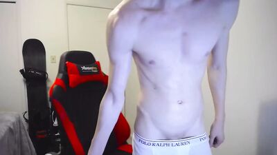 Straight Skater Cock Reigns Supreme in Gaming Chair!