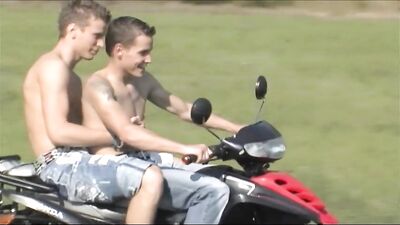 Outdoor Bareback Fuck with Young Hunks - Boys Fuck Bareback Outdoors