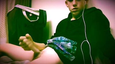 Roberts Amateur Frat Bliss - A Must-Watch Gay Porn Video!