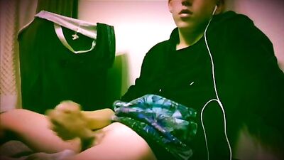 Roberts Amateur Frat Bliss - A Must-Watch Gay Porn Video!