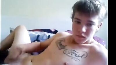 Australian Skater Exposes His Manhood on Webcam!