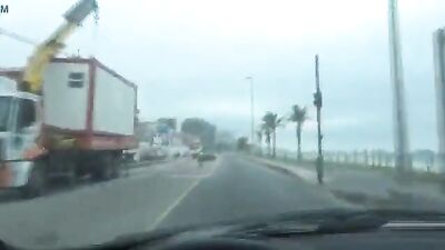 Gay Porn - Rio Datadão Colpire Uno In Macchina Con Una Mano!