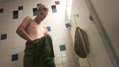 Changing Room: Unleashed Amateurs!