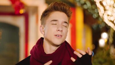 Christmas Porn Adventure - Glory Holes, Group Sex and Public Outside!