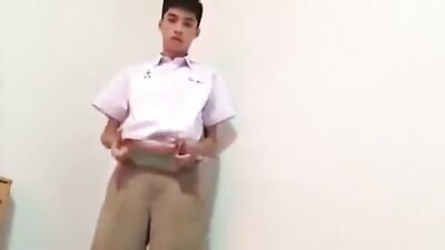 Gay Porn Webcam Poser - The Ultimate Muscle Worship Experience! (34 characters)