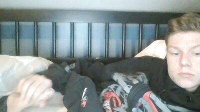 Pats Handjob Web-Cam Solo: A Gay Porn Video with a Twist!