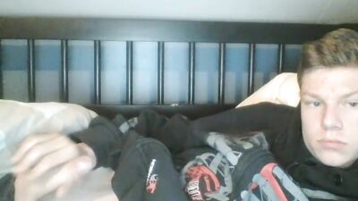 Pats Handjob Web-Cam Solo: A Gay Porn Video with a Twist!