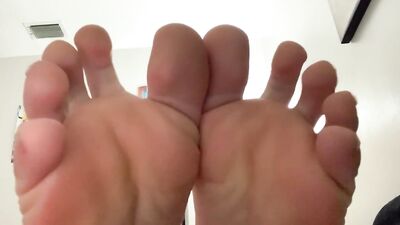 Sexy Latino Toes: The Ultimate Foot Fetish Adventure!
