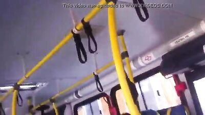 Gay Porn Esibizionista Brasileiro sulla Autobus - Exposing Brazilian Show-off on a Bus