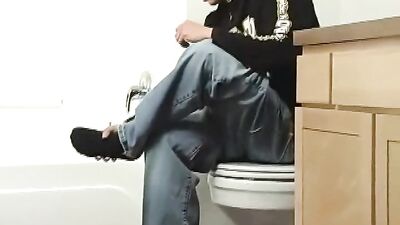 College Jocks Handjob Shower Exposé!