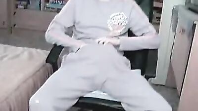 Curving Desires: Sammys Thick Stroke