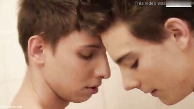 Raw Lust in the Shower: Bareback Action