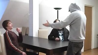 Enculer sur la table - The Ultimate Gay Porn Experience!