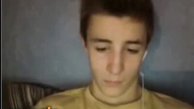 Gay Porn Webcam Cumshot: Sweet White Boys in Bed