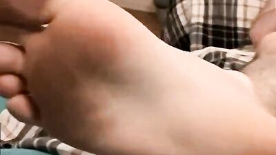 Gay Porn - Master boys foot fetish & handjob showdown!