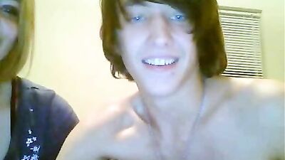 Elle se fait éclater la chatte