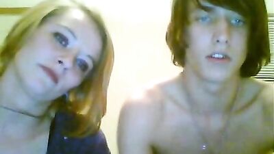 Elle se fait éclater la chatte