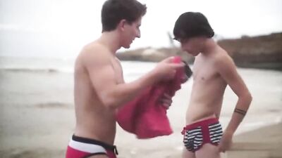 Gay Beach Bareback Oral Cumshots - Hotties At The Sand!