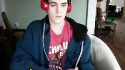 Gay Porn Web-Cam Rubs One Out: Straight Boys Journey