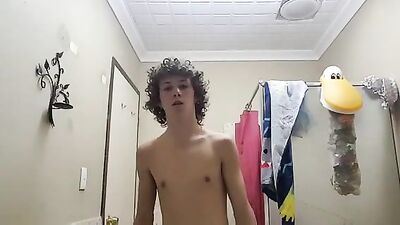 Leos Hot Amateur Bottom: Exploring his Sexy Assets