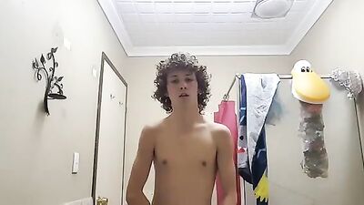 Leos Hot Amateur Bottom: Exploring his Sexy Assets