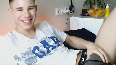 Romanian Hottie Cam: Amateur Web-Cam Solo with Passion!