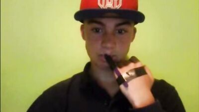 Broken Finger: Action Amateur Web-Cam Wank!