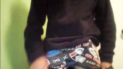 Broken Finger: Action Amateur Web-Cam Wank!