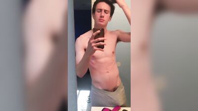 Reflecting Mirror Boy - Exposing Amateur Porn Stars in the Shower