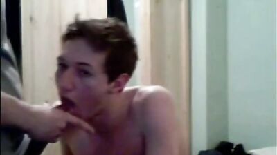 Cute Gay Couple Heats Up Webcam with Bareback Big Cocks!