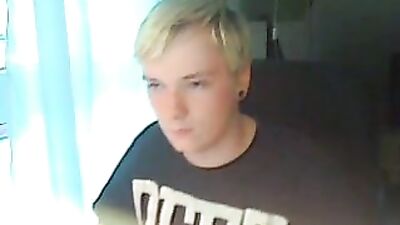 Pure blonde beautys solo handjob: the ultimate experience