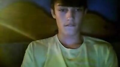 Young Green Shirt on Net: Amateur First Time Handjob!